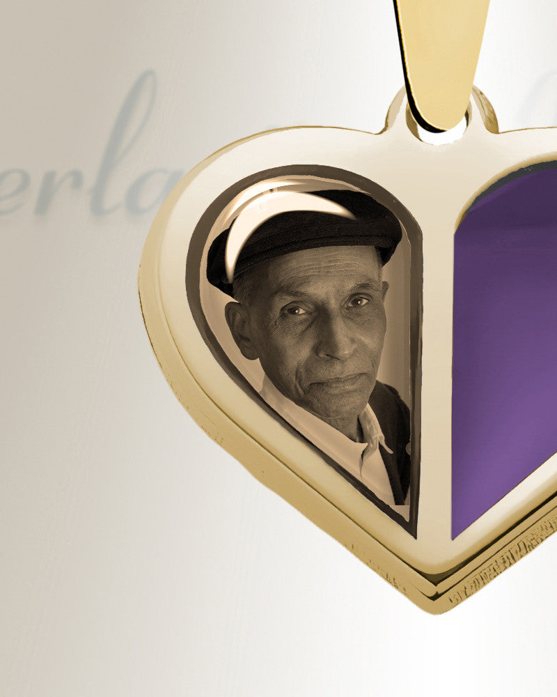 Two Heart 14K Gold Picture Pendant With Wine Ashes