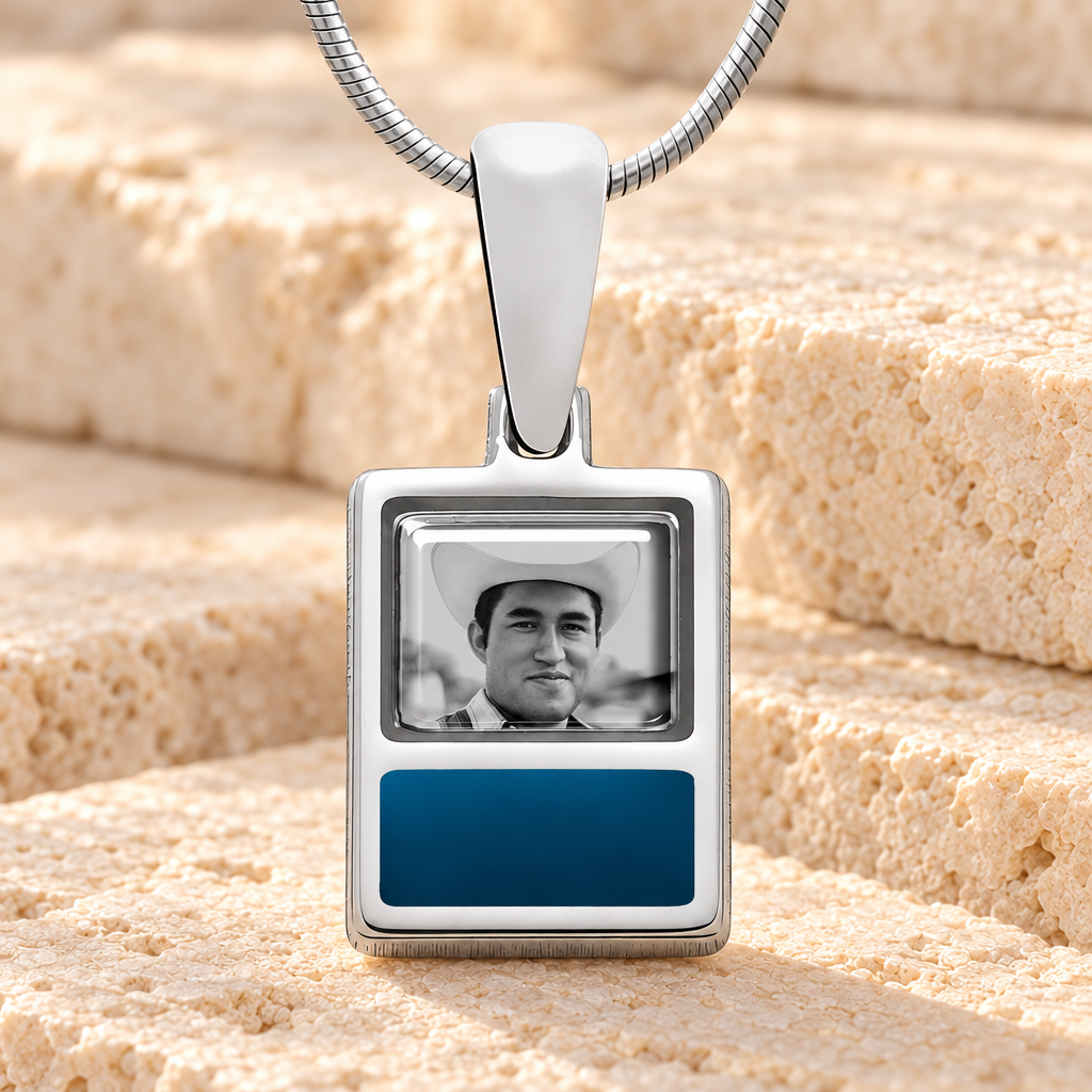 Rectangle Sterling Silver Picture Pendant With Oxford Ashes — main product image